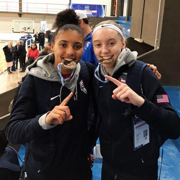 开云电子-库里放话：我的后场搭档要拿双冠，1个月连斩WNBA+奥运金牌